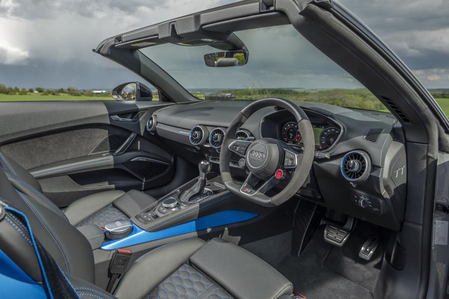 Интерьер Audi TT RS Roadster (8S) 2019 года  (UK) (фото 5 из 36)
